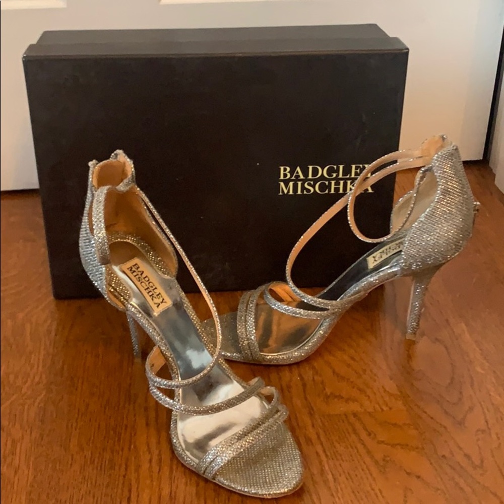 Baffled Mischka size 9 shoe